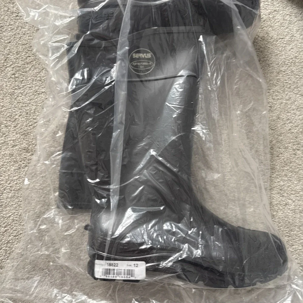 SERVUS Pull on Knee Shaft‎ Plain Toe PVC Work Boots 16